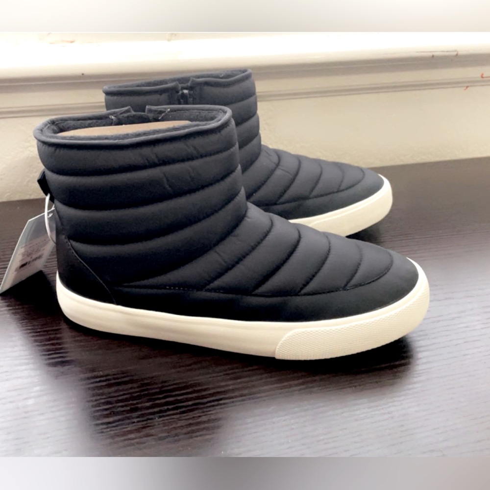 Girl boots shoe width medium